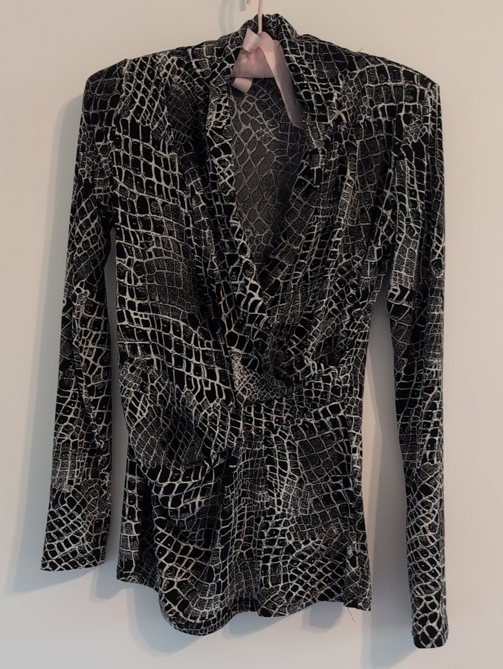 Women’s Black & White  Patterned Top